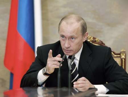 Vladimir Putin na zasedání ruského kabinetu v Kremlu 12. března 2007 | Foto: Reuters