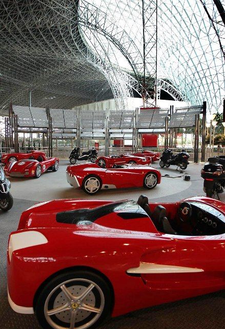 Červená vládne všemu | Foto: Ferrari World