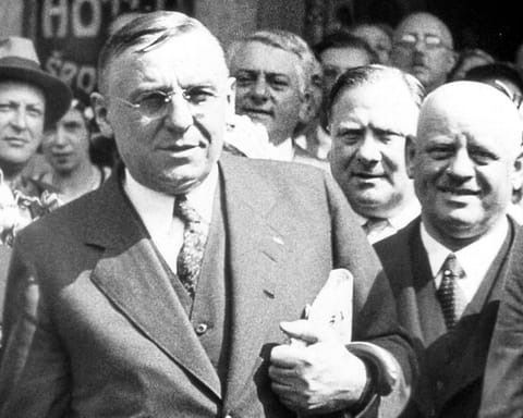 Antonín Čermák v Praze v létě 1932. | Foto: Aktuálně.cz / Ukázka z kladenské výstavy "Antonín J. Čermák - 150. let" / Archiv Sládečkova vlastivědného muzea a Statutárního města Kladna / Se souhlasem k použití