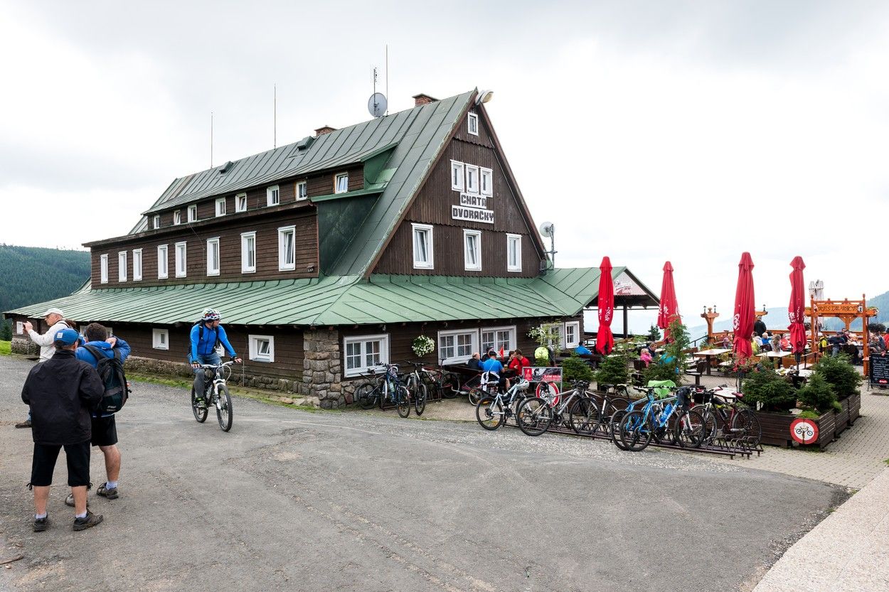 The owner demolished Dvoračka’s Krkonoše hut, he will build a copy of it