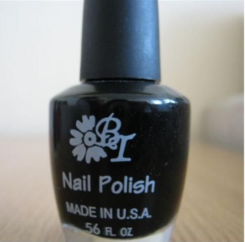 Ani lak na nehty Nail Polish z amerického Los Angeles není bezpečný. Zakázaná látka se tentokrát jmenuje benzylbutylftalát. Opět může ohrozit zdraví, hlavně reprodukční schopnosti. | Foto: mzcr.cz