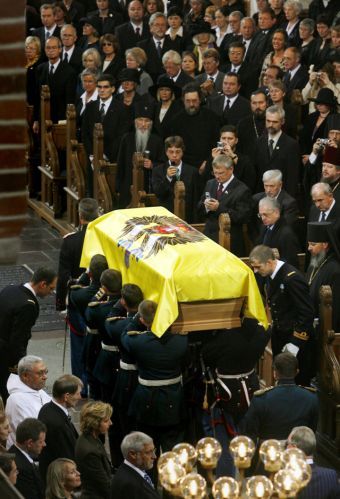 Roskildelská katedrála při slavnostní ceremonii, během níž byly vyňaty ostatky matky posledního ruského cara Marie Fjodorovny. | Foto: Reuters