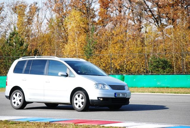 Dokonce i velkoprostorové vozy | Foto: Radek Pecák