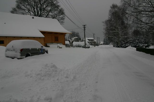 Zasněžená vesnice Křižánky na Vysočině v okrese Žďár nad Sázavou. | Foto: Michal Basovník