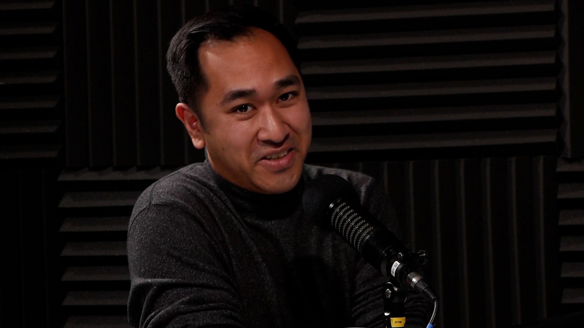 Politická šikana: Okamura neumí víc než sundat vlajku, Rajchl pornem sklízí, co zasel