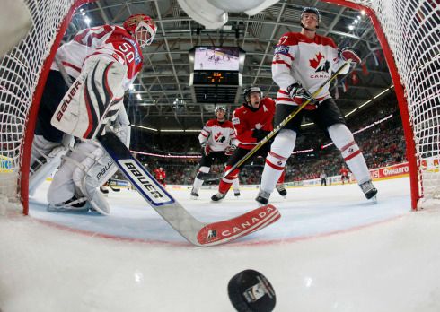 Vítěznou branku vstřelil matador světových šampionátů Martin Plüss. | Foto: Reuters