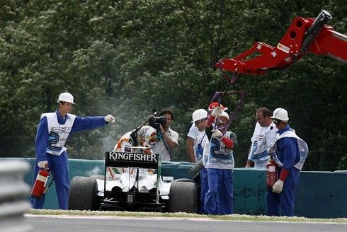 Adrian Sutil při třetím tréninku havaroval | Foto: Sport