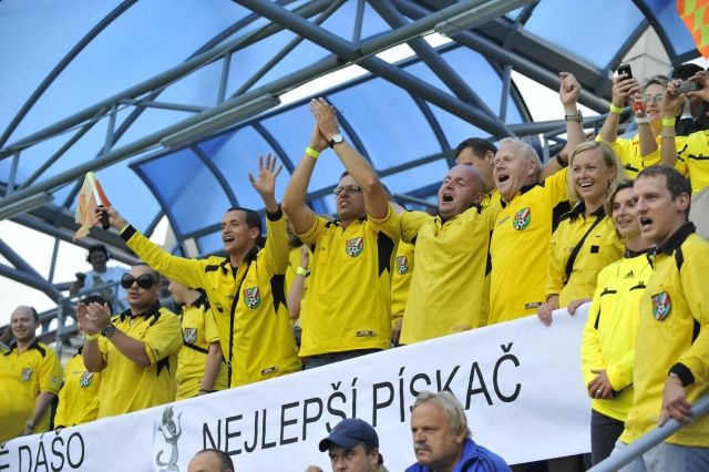 O atmosféru se staral fanklub Damkové oblečený v rozhodcovském, který svou oblíbenkyni neustále vyvolával. | Foto: ČTK