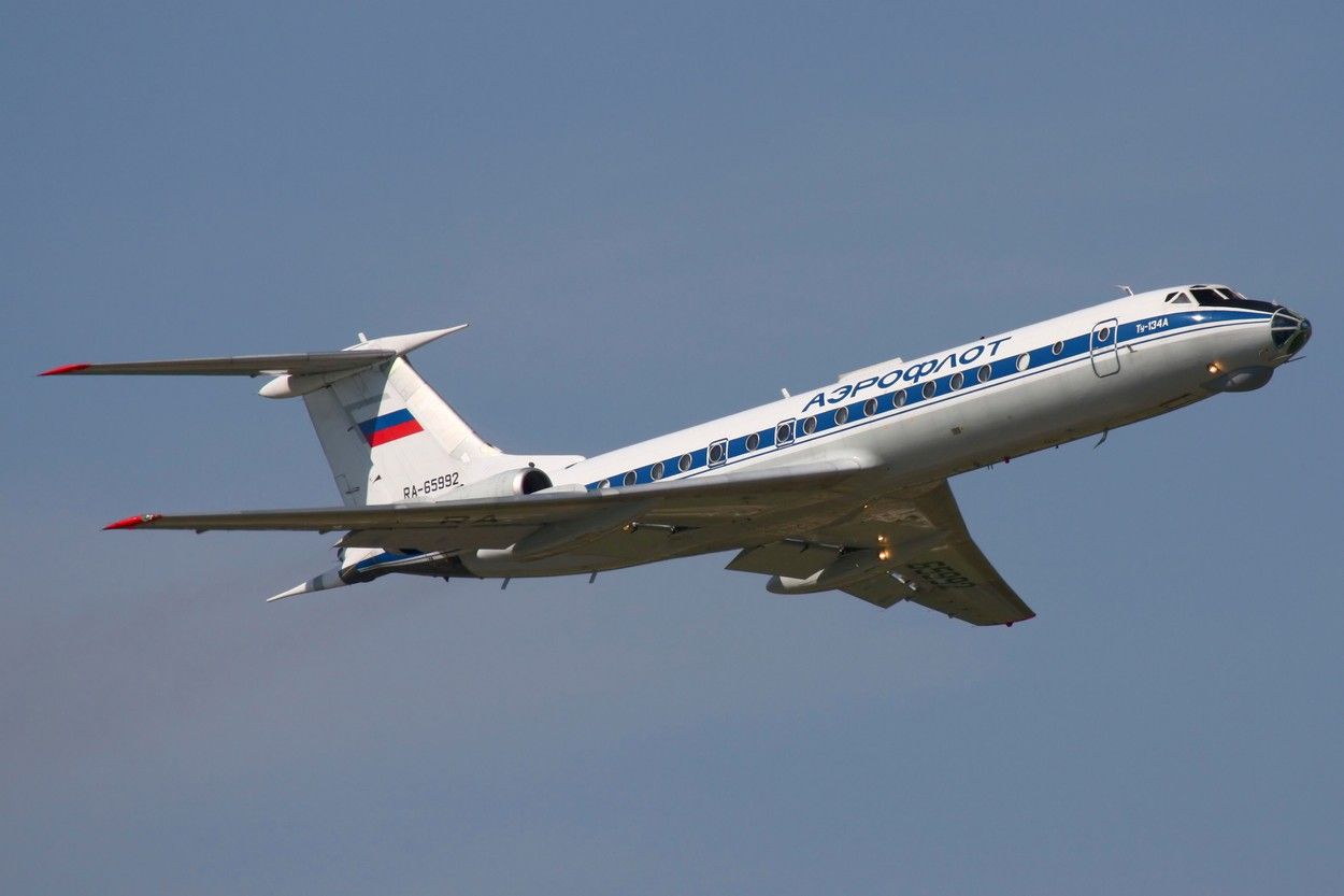 L’avion Tupolev Tu-134 a été surnommé un désastre.  Khrouchtchev l’a observé lors d’une visite en France