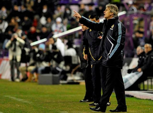 Trenér Realu Manuel Pellegrini musí alespoň v lize vyhrávat - v žádné jiné soutěži už totiž Real po vyřazení z LM nefiguruje. | Foto: Reuters