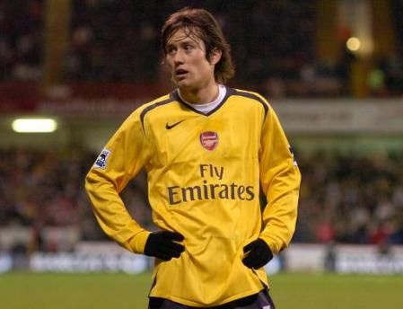 Tomáš Rosický se diví při zápase proti Liverpoolu, kdy dal výborný gól | Foto: Reuters