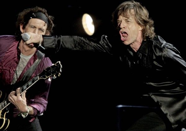 Rolling Stones na koncertě v Miláně, kde odstartovali svoje evropské turné. | Foto: Reuters