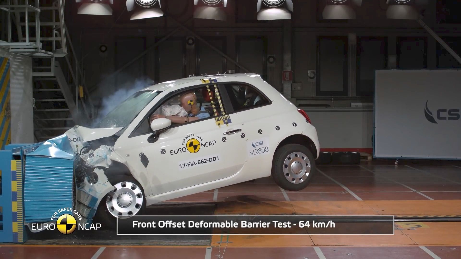 Crash test Fiat 500 neoslnil. Nebezpečí hrozí řidiči i spolujezdci