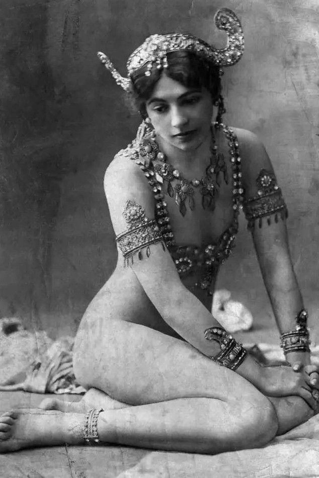 Mata Hari na snímku pořízeném pravděpodobně v roce 1906. | Foto: Wikimedia Commons