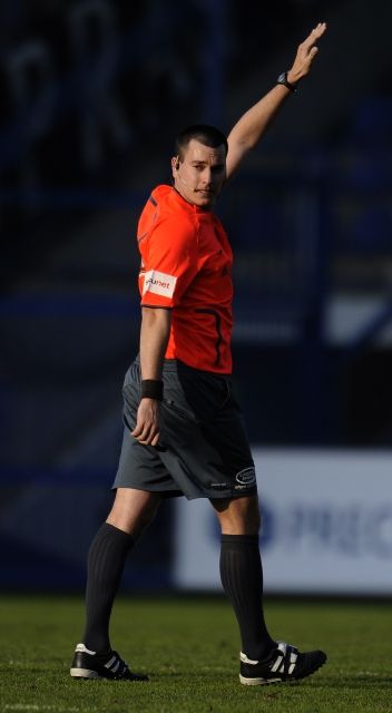 Největší záhada podzimu je rozprostřena kolem vyšetřování zápasu minulého ročníku Jablonec - Plzeň (0:2), který je podezřelý z korupce. Hlavní figurou v této kauze je hlavní sudí Tomáš Adámek, jehož rozhodcování mělo být ovlivněno úplatkem 200 tisíc korun od někdejšího funkcionáře Čáslavi a Táborska Martina Svobody ve prospěch Západočechů. Aféru rozvířila tzv. Křetínského taška aneb příchod majitele Sparty za šéfem FAČR Peltou. | Foto: ČTK