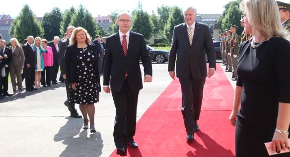 Bohuslav Sobotka při setkání s bavorským premiérem Horstem Seehoferem | Foto: Úřad vlády ČR