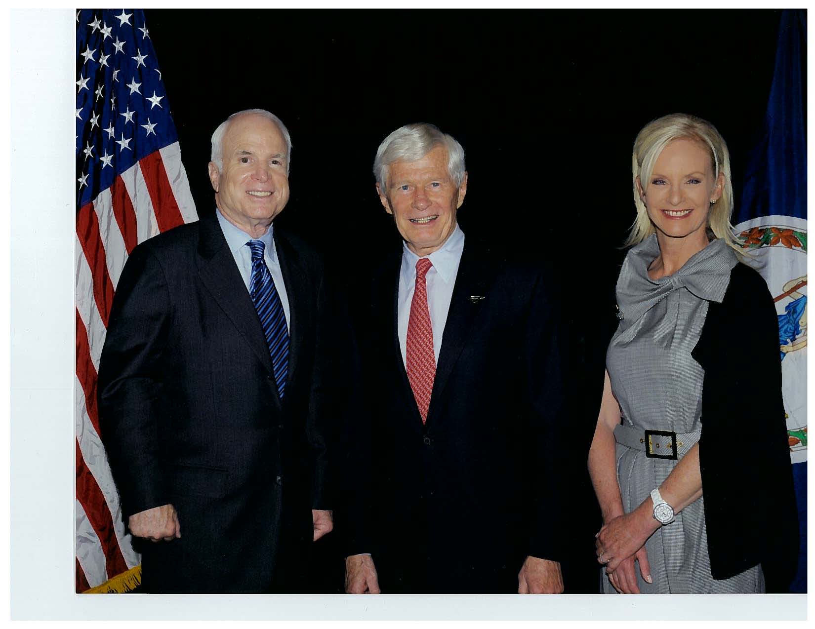 Zemřel Čechoameričan Fred Malek. Radil Nixonovi i Bushovi staršímu