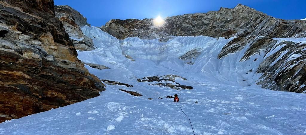 "Připomínalo to zdechlinu." Holeček s Grohem po nepříjemném objevu stoupají na Čo Oju