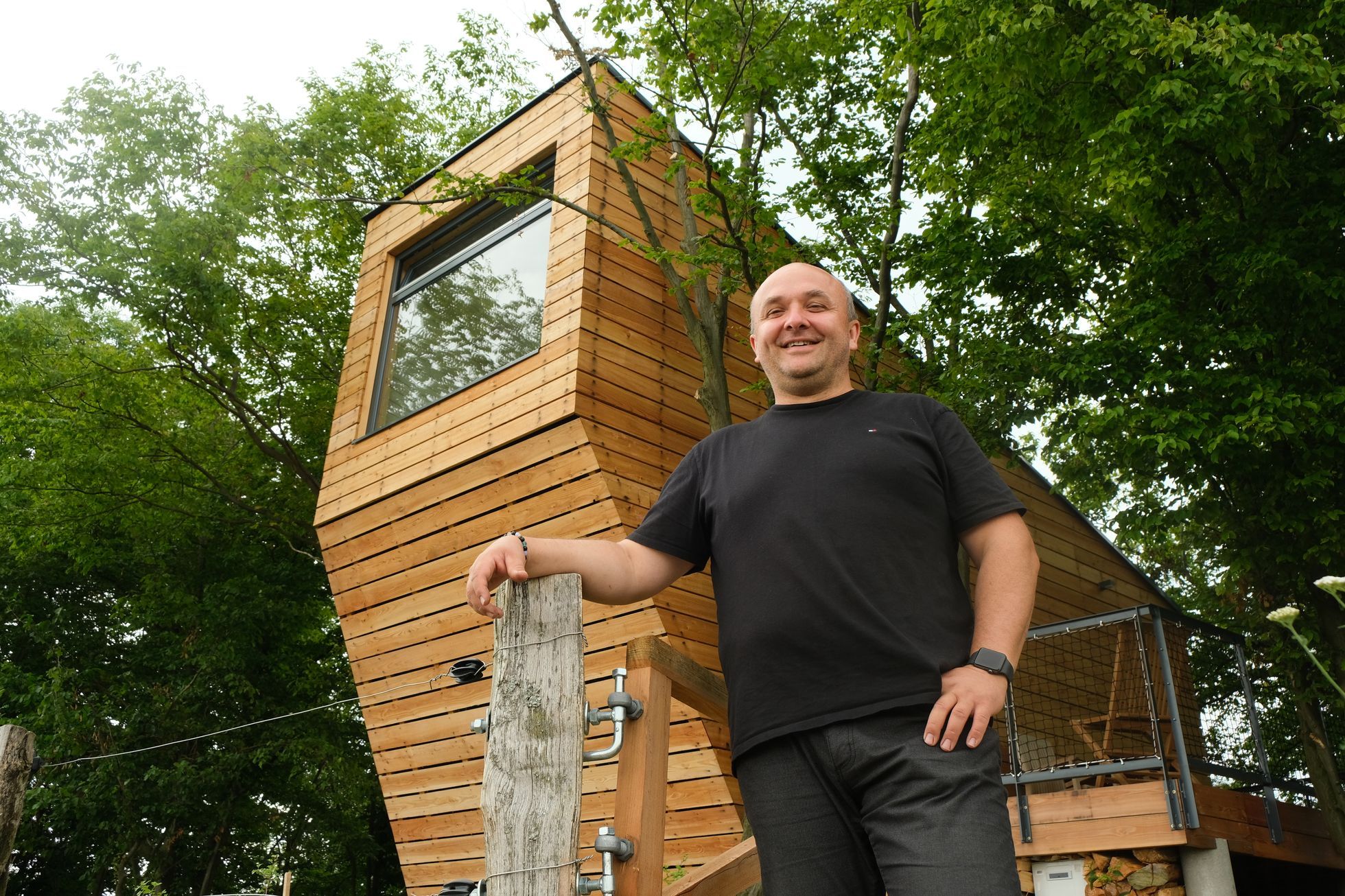 Farmář v Milínově chtěl únik od lidí, koní a krav. Z jeho útulny je žádaný glamping - Vimarsana News