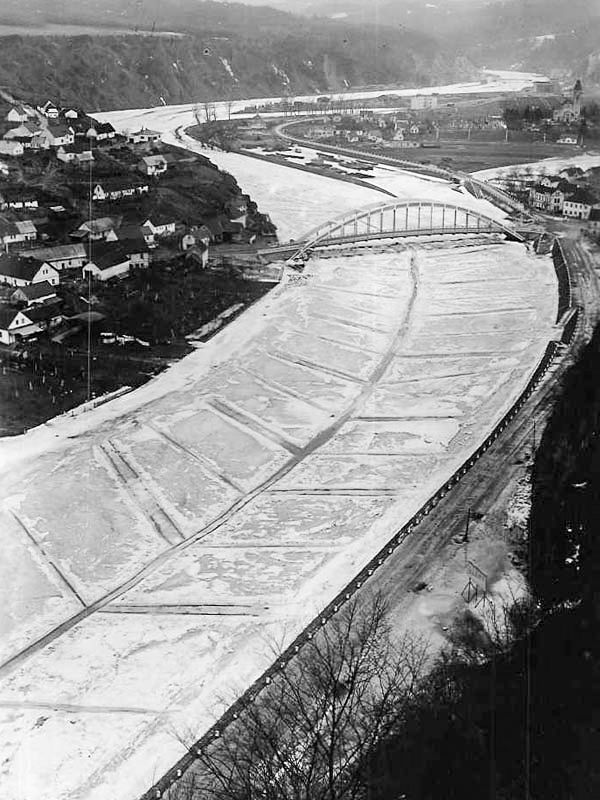 Úprava koryta toku Vltavy během výstavba vodní nádrže Štěchovice. Snímek je z roku 1940 . | Foto: Aktuálně.cz / Archiv Povodí Vltavy s. p.