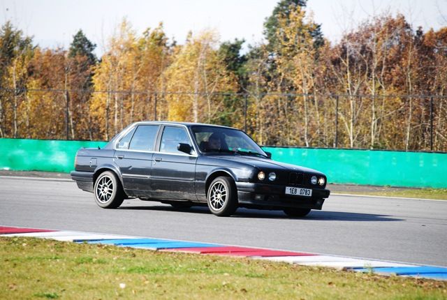 Na dráze se objevila auta již značně letitá | Foto: Radek Pecák