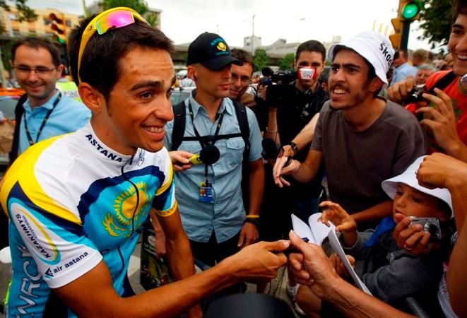 Alberto Contador před startem čtvrteční etapy Tour de France. | Foto: Reuters