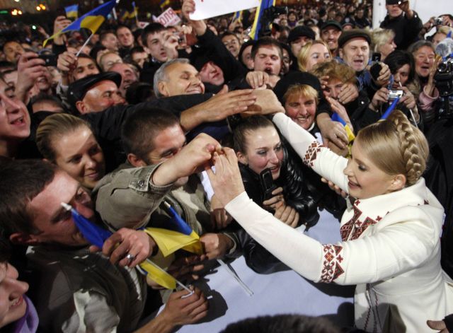 Julija Tymošenková na mítinku se svými příznivci v Kyjevě. | Foto: Reuters