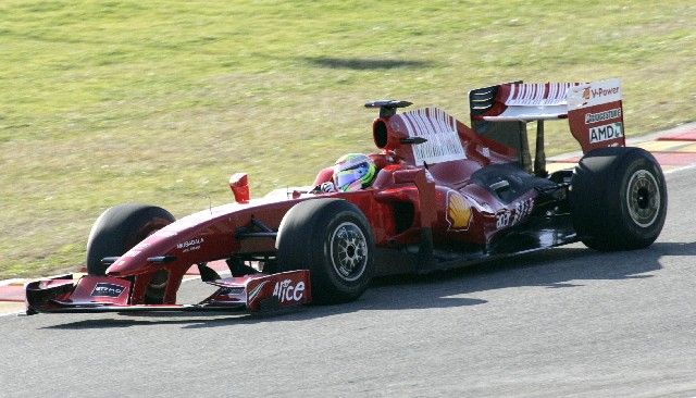 Felipe Massa v novém monopostu Ferrari F-60 při testování v Mugellu. | Foto: Reuters