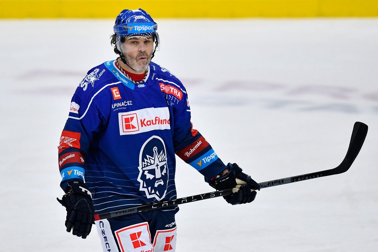 We trained with ten people, Jágr explained his return to the Kladno lineup