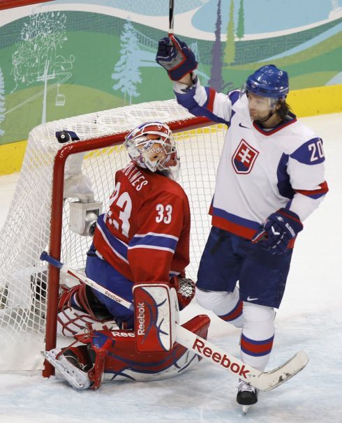 Richard Zedník se raduje z gólu do sítě Norska | Foto: Reuters