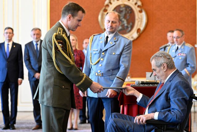 Prezident Zeman Karla Řehku 15. června jmenoval náčelníkem generálního štábu. Svou funkci začne vykonávat od 1. července. | Foto: ČTK