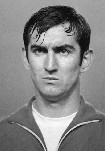 Ladislav Kuna, 3. 4. 1947 - 1. 2. 2012, fotbalista Ve věku 64 let zemřel bývalý československý reprezentant Ladislav Kuna, vítěz ankety Fotbalista roku 1969. Účastník mistrovství světa 1970 v Mexiku odehrál za československý národní tým 47 zápasů a vstřelil v nich devět gólů. Svoji kariéru spojil především se Spartakem Trnava, za který za šestnáct let nastoupil ve 424 ligových utkáních a nastřílel 86 gólů. Poté hrál ještě za rakouskou Admiru Wacker Mödling. | Foto: ČTK