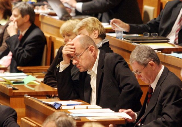 Senátoři mají z kauzy Jiřího Čunka "těžkou hlavu". | Foto: Ondřej Besperát, Aktuálně.cz