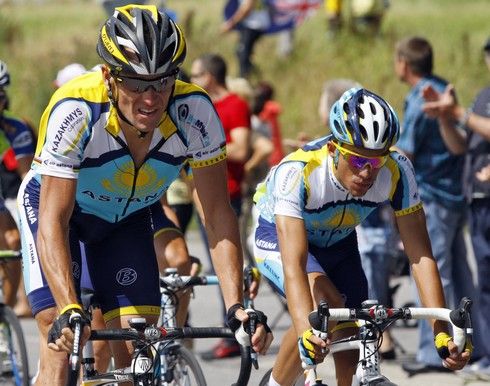 Lance Armstrong svému týmovému kolegovi Contadorovi nestačil | Foto: Sport