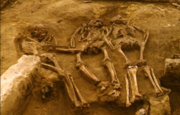 Pravěký hrob v Dolních Věstonicích | Foto: Archeologický ústav AV ČR