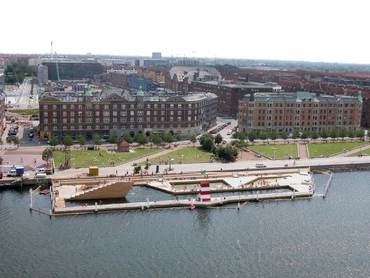 PLOT/ Harbour Bath, Kopenhagen  Dřevěná plovárna při Islandském nábřeží v centrální části Kodaně s mnoha zábavnými „nautickými" prvky pro milovníky kapitána Nema a letních dnů v srdci dánské metropole. | Foto: Archív Galerie Jaroslava Fragnera