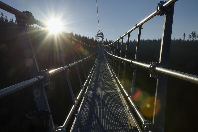 Kritici investic, které středisko vkládá do zatraktivnění svých pozemků, upozorňují také na špatnou dopravu v Dolní Moravě a nedostatek parkovacích míst. Radnice ale s investorem našla kompromis a dohodla se s ním, že v obci postaví dvě parkoviště. | Foto: ČTK