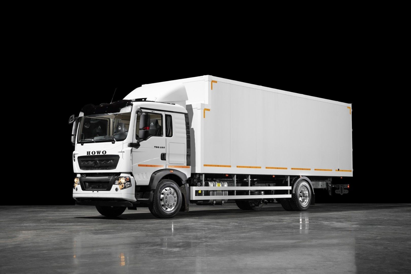 Od soboty v USA platí dodatečná 25procentní cla na dovoz nákladních aut