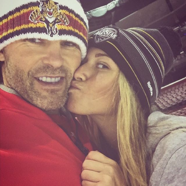 Tuhle fotku dnes Veronika Kopřivová zveřejnila na svém Instagramu s popiskem "Tak tady nás máte ;) #love#couple#brusličkování#florida#iceskating PS: Posíláme pozdravy, máme se krásně!" | Foto: Instagram Veroniky Kopřivové