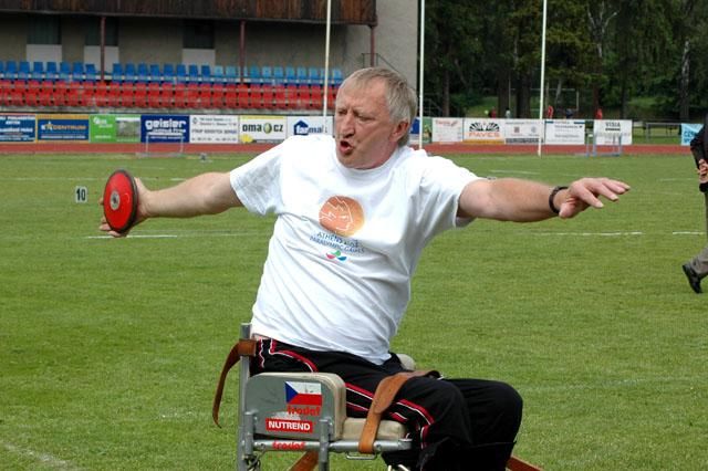 Štefan Danko v hodu diskem na druhém kole Českého atletického poháru v roce 2008. | Foto: Archiv Štefana Danka