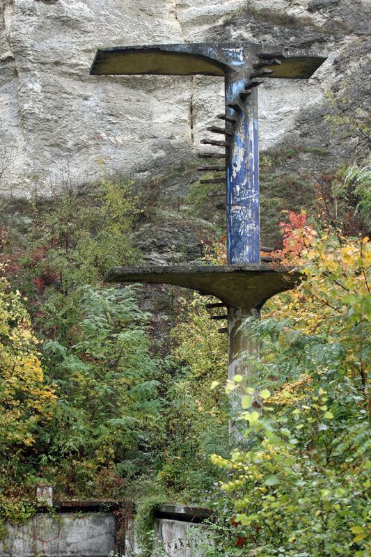 Dominantou bazénu je skokanská věž, jež ve své době budila obdiv nejen mezi odborníky. | Foto: Vojtěch Marek