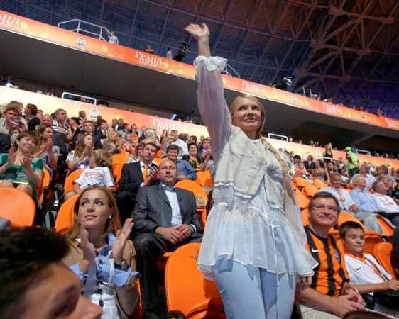 Slavnostní Otevření Donbas Arény v Doněcku, kde se má hrát Euro 2012. Na stadionu byla přítomna i premiérka Julia Tymošenková. | Foto: Reuters