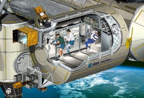 Tak bude podle představ kreslíře vypadat práce astronautů v laboratoři Columbus připevněné k Mezinárodní vesmírné stanici (modul je zobrazen ve schematickém průřezu). | Foto: ESA