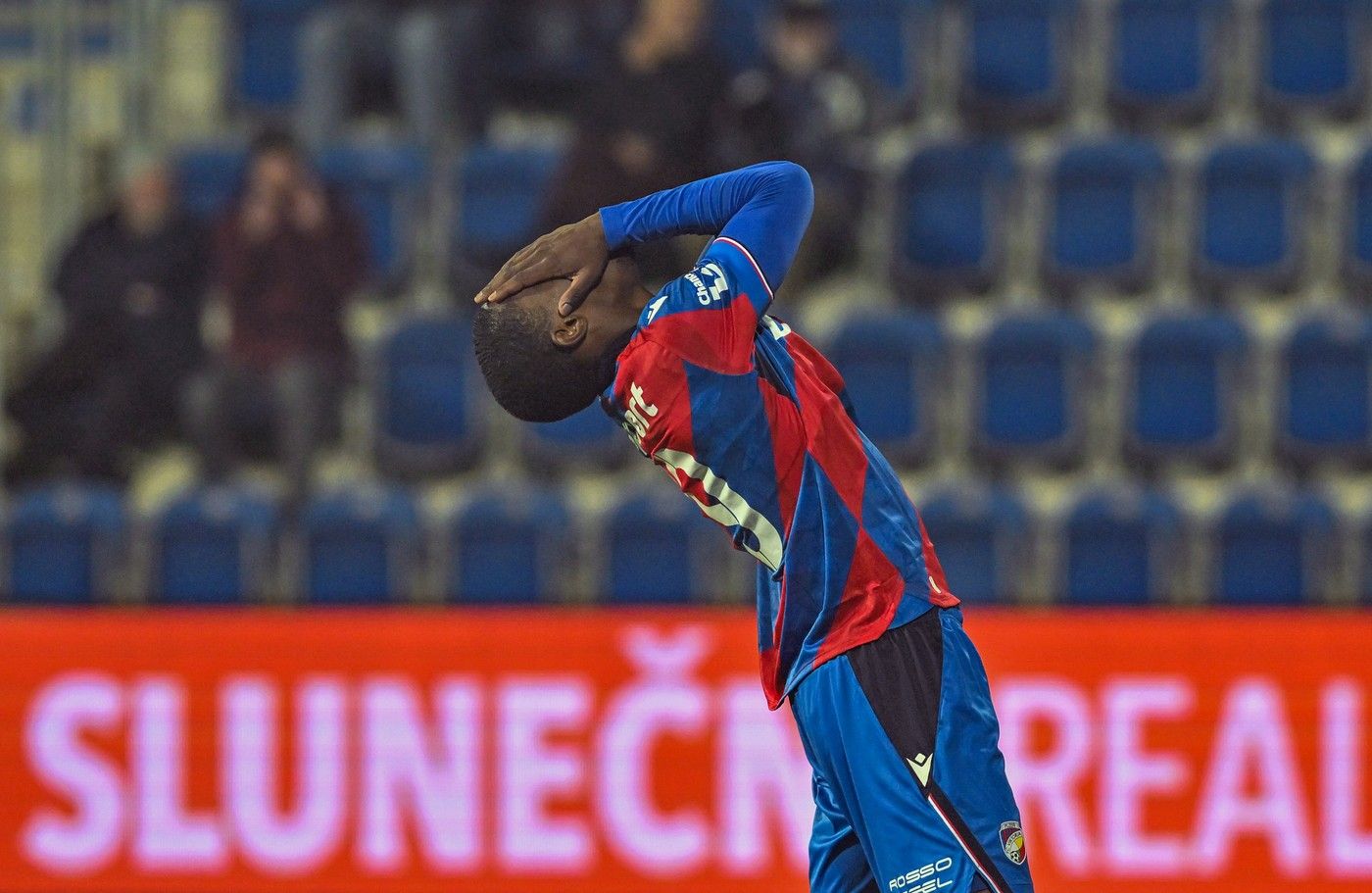 Šok ve fotbalové lize. Poslední Slovácko zničilo Plzeň, pomohla mu minela gólmana