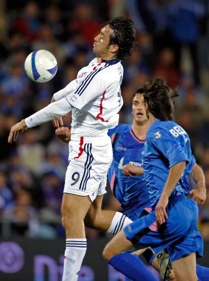 Luca Toni zabránil vyřazení Bayernu. | Foto: Reuters