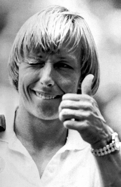 Martina Navrátilová a Wimbledon. Tuhle kombinaci už nikdy nic nerozpojí. Na londýnské trávě se objevovala od roku 1973 až do poloviny první dekády 21. století. Získala zde celkem 20 grandslamových titulů, což je světový unikát: rekordních devět ve dvouhře, dalších sedm v deblu a čtyři ve smíšené čtyřhře. | Foto: ČTK