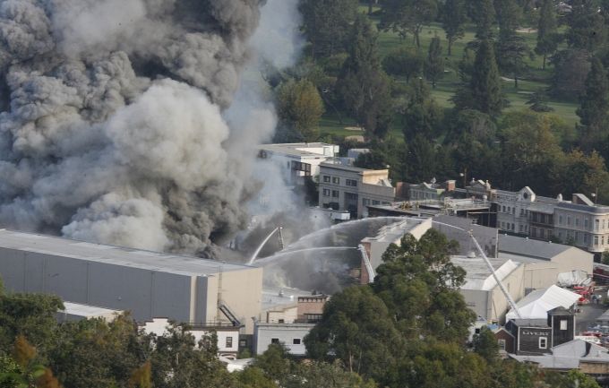 Požár v Universal Studios v areálu Hollywoodu u Los Angeles | Foto: Reuters