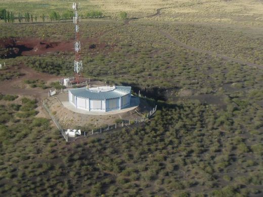 Pozorovací místo se šesti dalekohledy, ukrytými přes den vevnitř. | Foto: Pierre Auger Observatory