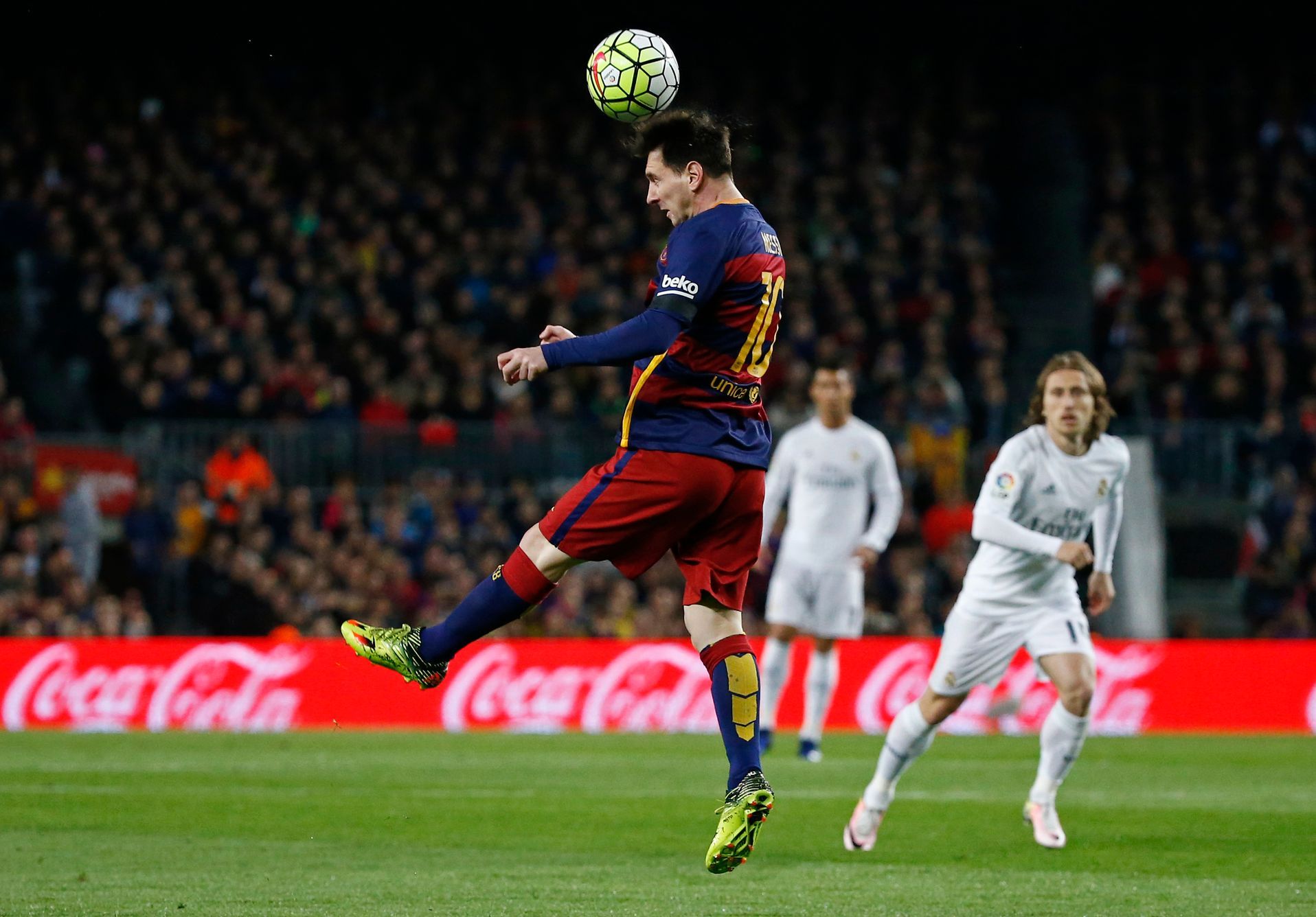 Action from an El Clásico match between Barcelona and Real Madrid