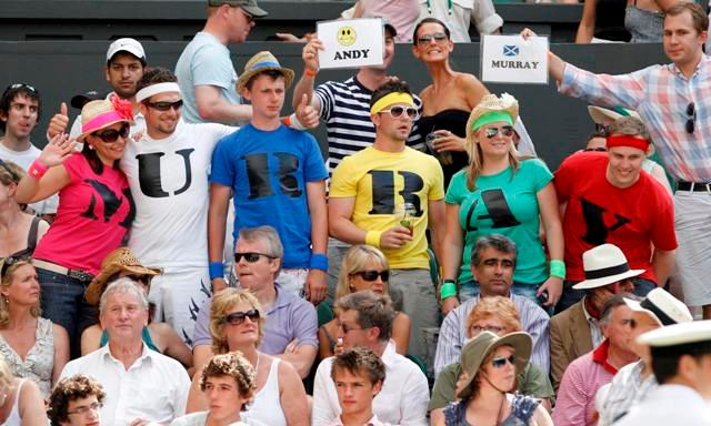 Spokojeni byli jeho fanoušci v hledišti... | Foto: Reuters